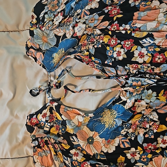 Surplice Floral Crinkle Top - Picture 3 of 5